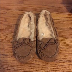 🌼 UGG Moccasins 🌼